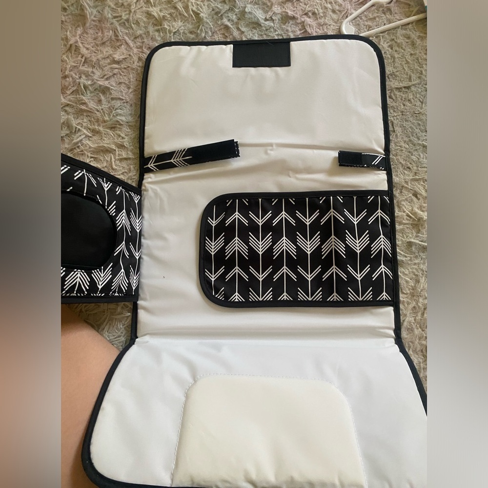 Portable changing pad - Picture 5 of 6